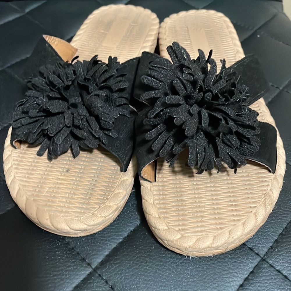 •BLACK SANDALS• - Picture 4 of 5